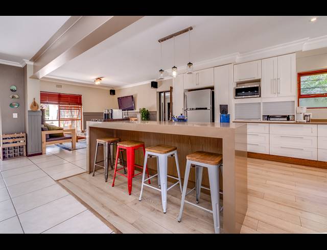 6 BEDROOM HOUSE FOR SALE IN ROBIN HILLS